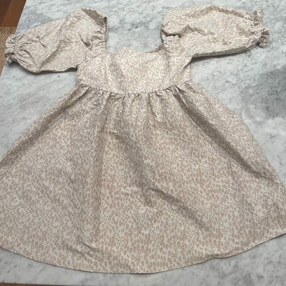 Mittoshop Leopard Damask print Puff Sleeve Dress. Ruching on back. NWT. Medium. - Picture 1 of 4